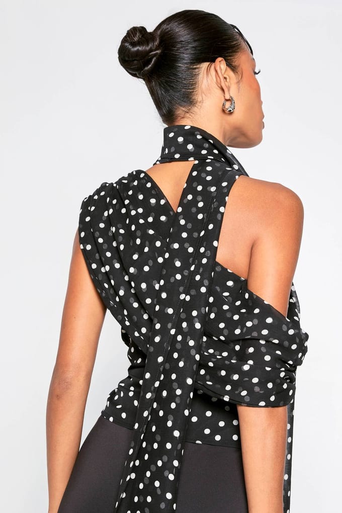 boohoo Dames Polka Dot Chiffon Asymmetrische Wikkel Top | Zwart | Maat: 40