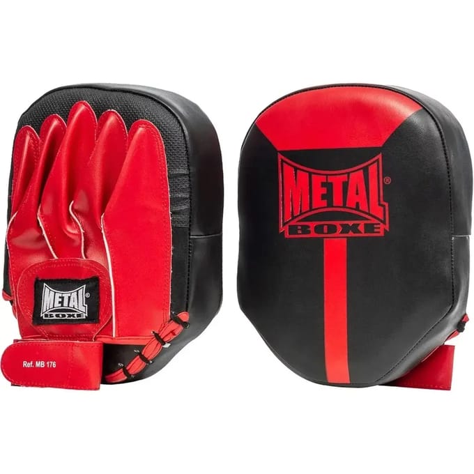 Paar berenpoten, rechts Metal Boxe