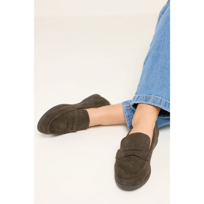 Yours Bruine Loafers Van Imitatiesuède Met Platte Zool In Brede Epasvormsize 42E