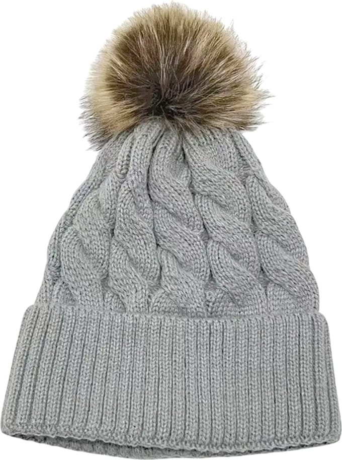 Muts met pompon - grijze damesmuts met fleece en breisel - Gebreide wintermuts grijs - STUDIO Ivana