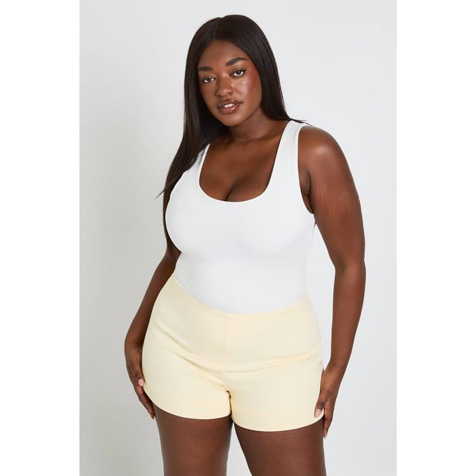 boohoo Dames Plus Getailleerde Shorts | Lemon | Maat: 18