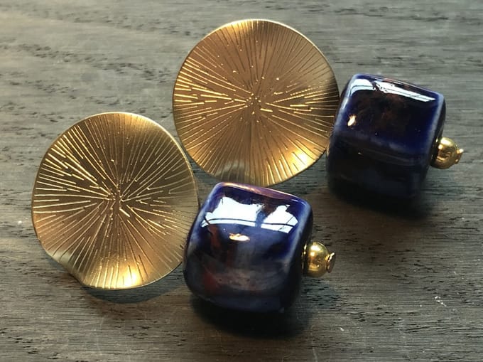 Vibe - Christiane - oorbellen - oorsteker - goud - blauw - steen