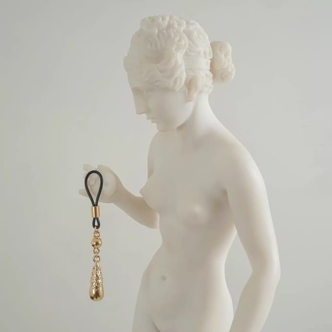 Sylvie Monthulé | Gouden Tepelklem en Sieraad | Nipple Drop