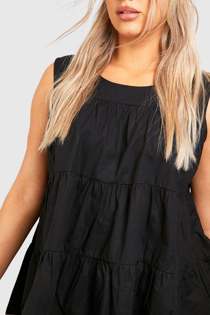 boohoo Dames Plus Tiered Poplin Smock Top | Zwart | Maat: 44