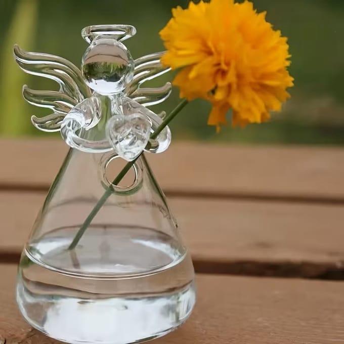 Engel vaasje,glas,geschikt voor 1 a 2 bloemen