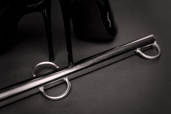 LustyToys ® Spreader Bar with Multiple Hooks - Silver