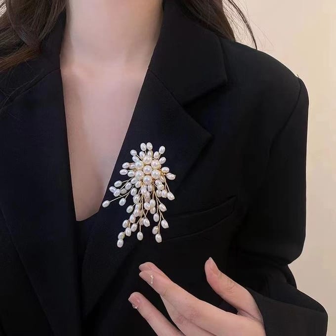 Elegante handgeweven parel broche corsage pin voor kledingaccessoires white