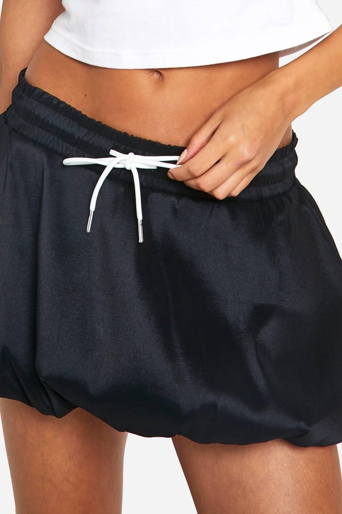 boohoo Dames Drawcord Taille Puff Ball Mini-Rok | Zwart | Maat: 36