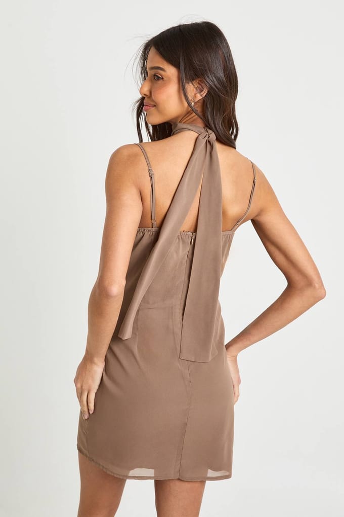 boohoo Dames Hooggesloten gerafelde cup minijurk | Taupe | Maat: 40