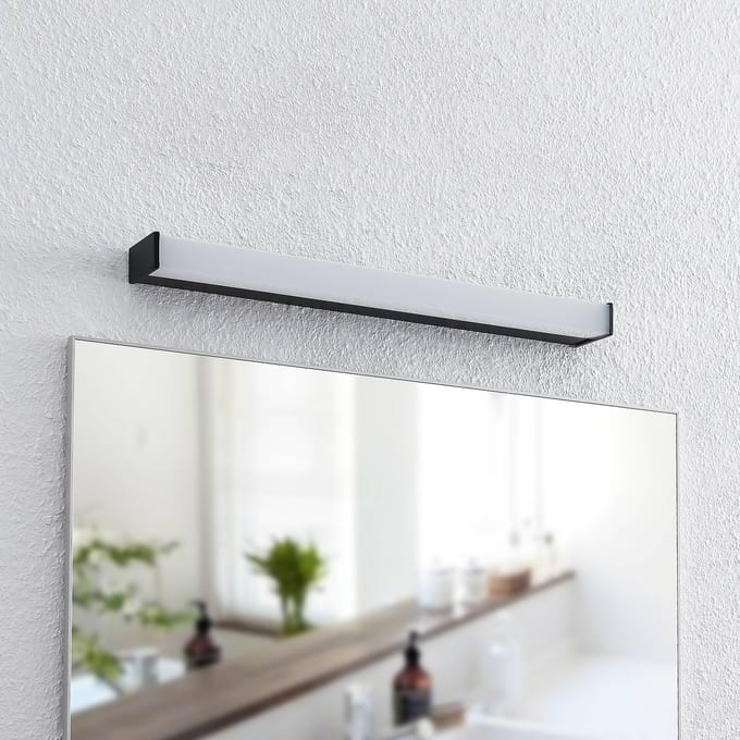 Lindby Ulisan LED badkamer wandlamp hoekig 58,8 cm