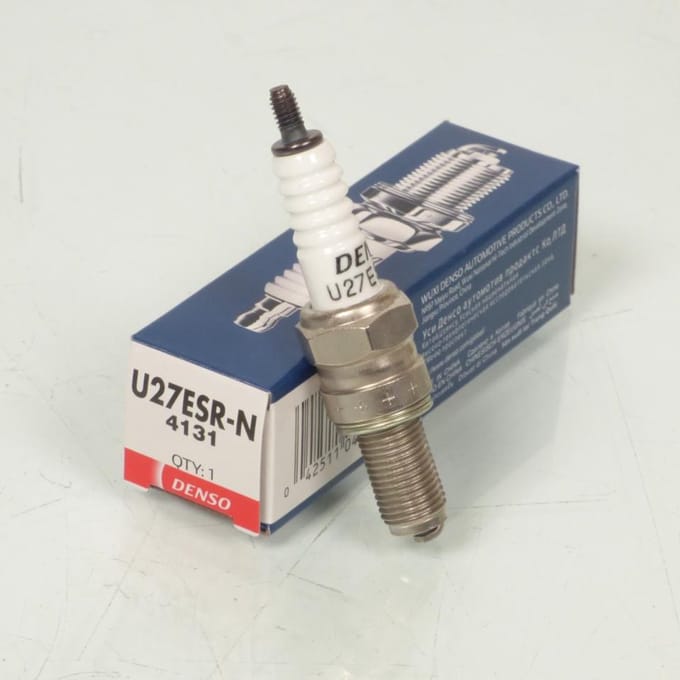 Bougie d'allumage Denso pour Auto Derbi CR9E Neuf