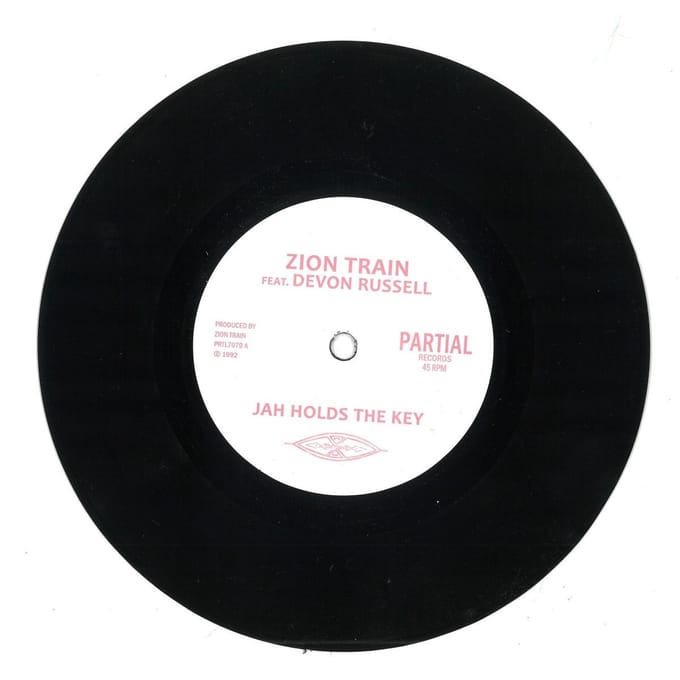 Zion Train Feat. Devon Russel - Jah Holds The Key (7" Single)