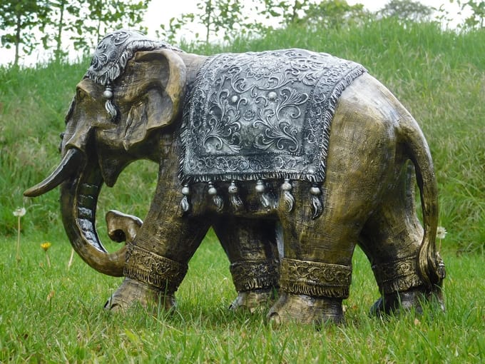 Olifant Beeld in Indiase Stijl – 60 x 45 cm – Goud / Zilver - Polystone