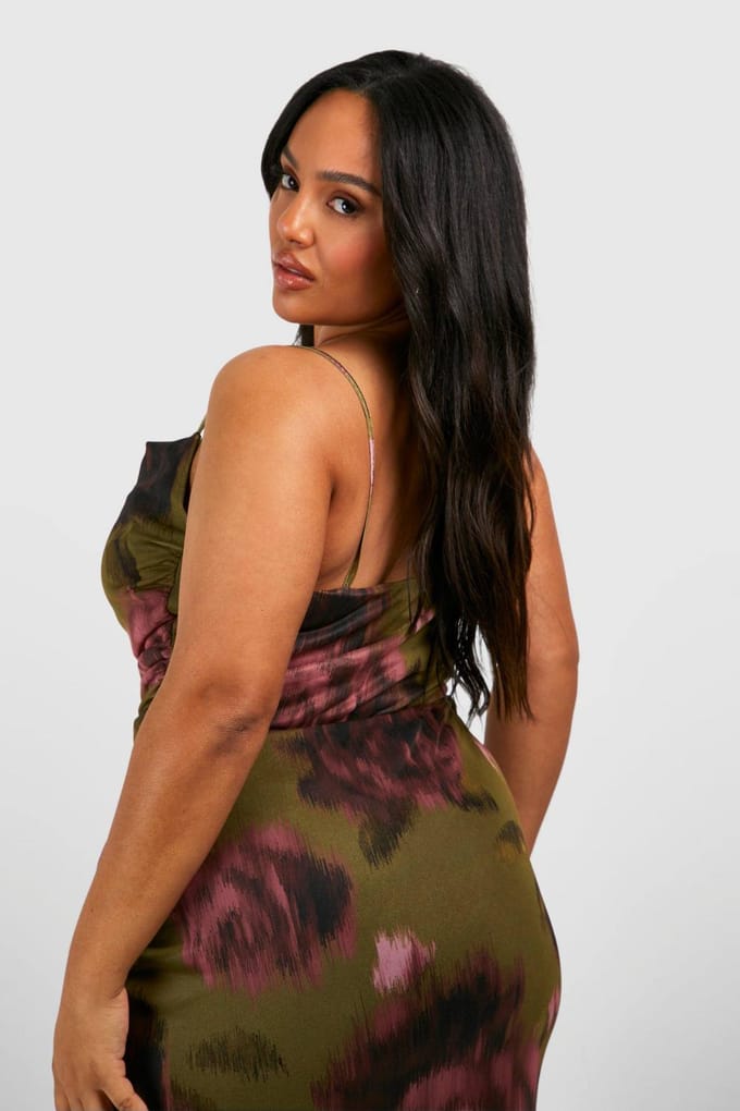boohoo Dames Plus Abstract Floral Mesh Cowl Bodysuit | Khaki | Maat: 28
