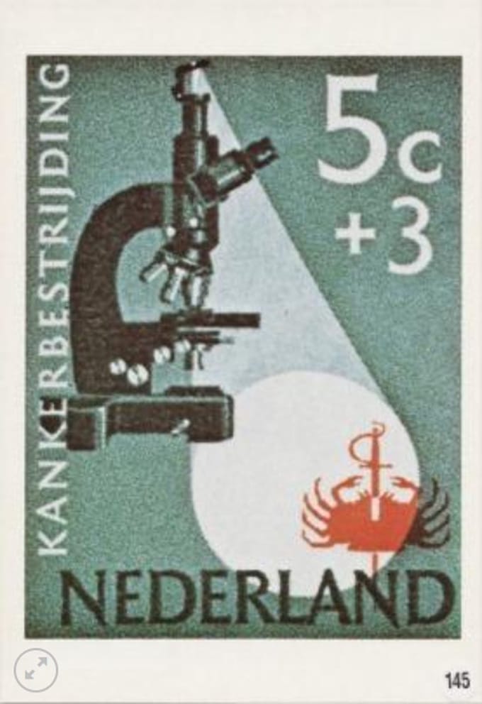 Briefkaart met afbeelding microscoop met het embleem van de Kankerbestrijding postzegel