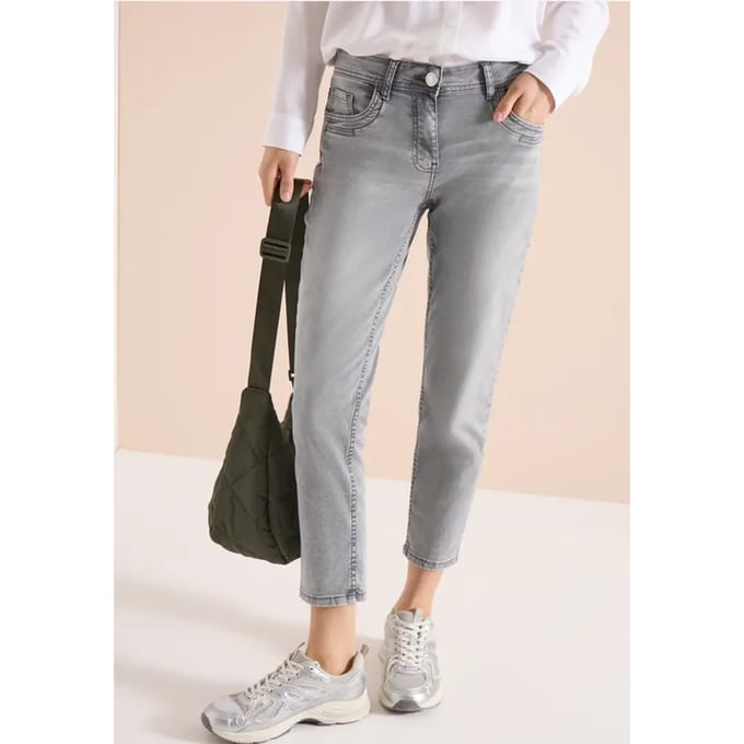 7/8 Mid Waist Slim Legs jeans in casual fit