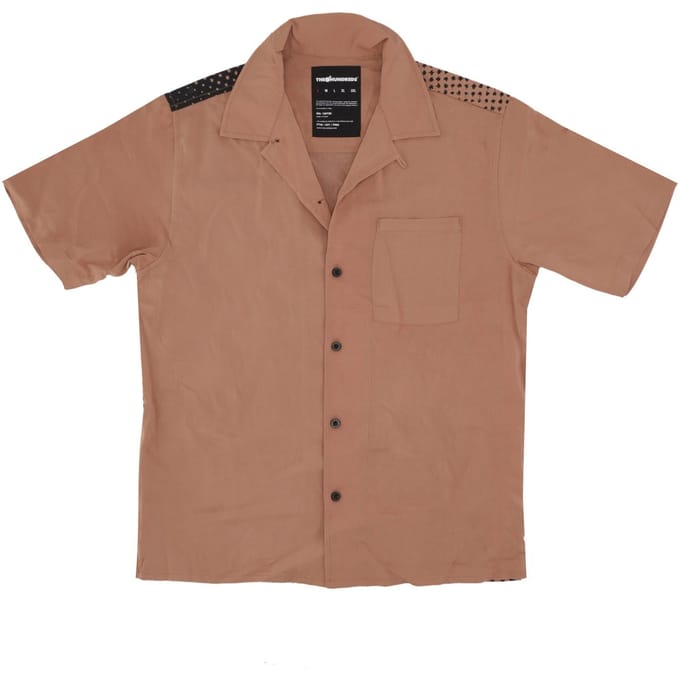 Gezichtsgeweven messing herenshirt met korte mouwen