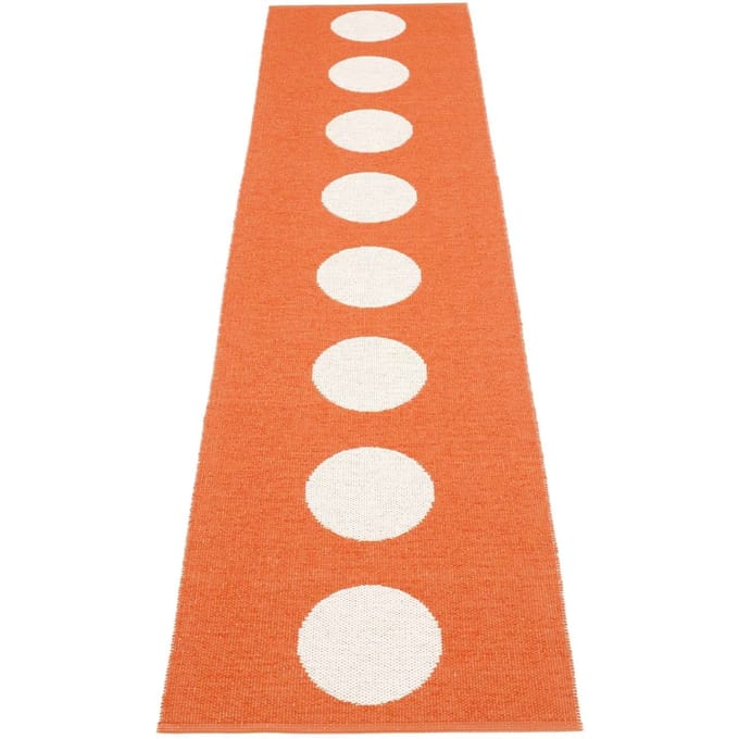 Pappelina - Vera vloerkleed - oranje - 70 x 300 cm