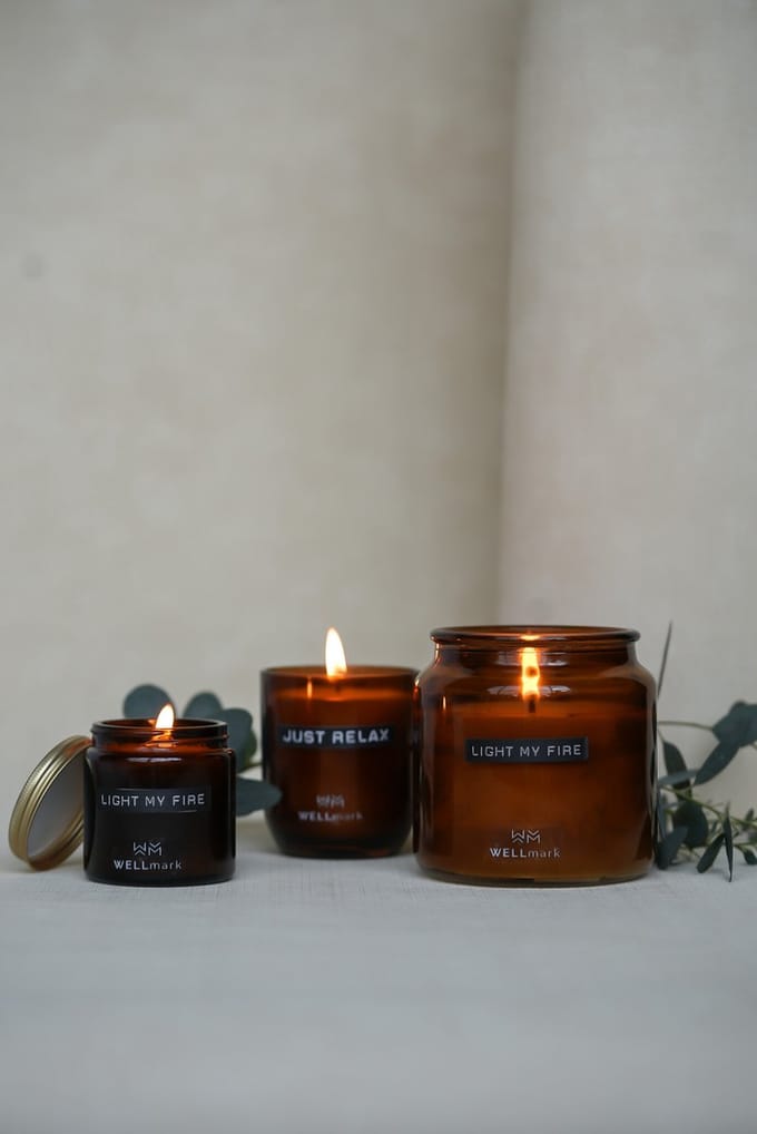 Wellmark Geurkaars - 9.5x11cm - cedarwood - tekst LIGHT MY FIRE