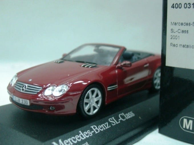 Modelauto Mercedes-Benz SL-Class 2001 red metallic - Schaal 1:43