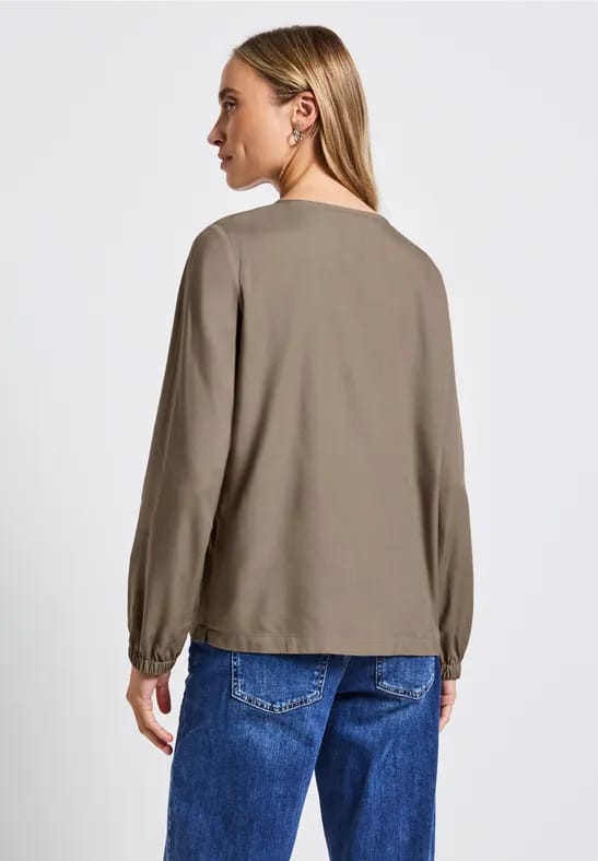 Blouse met ronde hals en uitsnijding