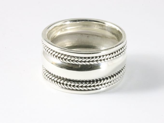 Brede hoogglans zilveren ring met kabelpatronen - 11 mm. - maat 21