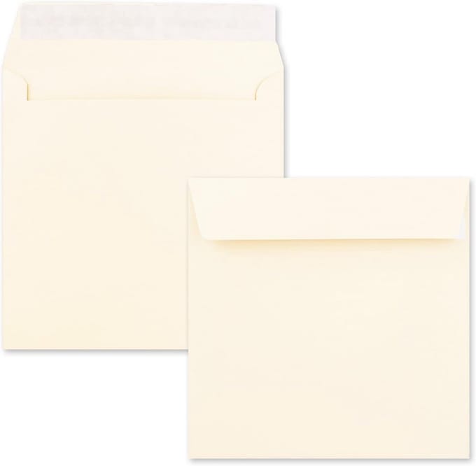 Vierkante enveloppen opaalwit 17x17 cm met plakstrip