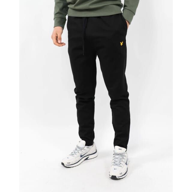Lyle & scott fly fleece trainingsbroek in de kleur zwart.