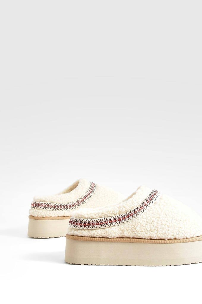 boohoo Dames Borg Geborduurde Plateau Cosy Mules | Beige | Maat: 7