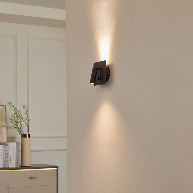 Lucande LED wandlamp Magya, zwart 2-lamps, hoekig