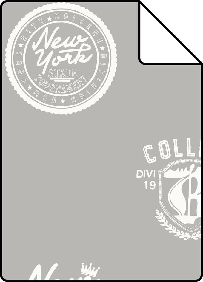 Proefstaal ESTAhome behang school emblemen taupe - 26.5 x 21 cm - 128804-S