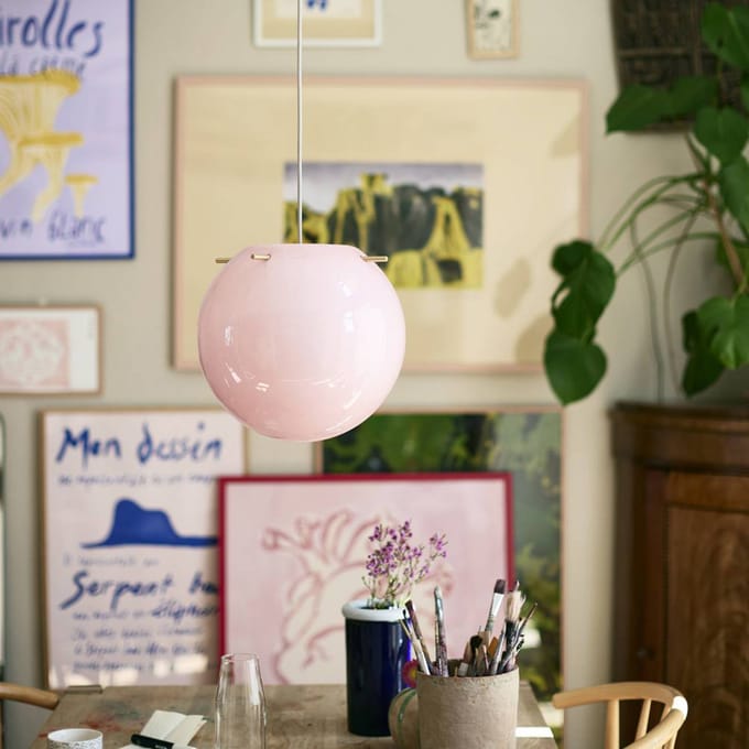 Frandsen Koi Hanglamp Ø32 Opaal Rose/ Messing Stokken