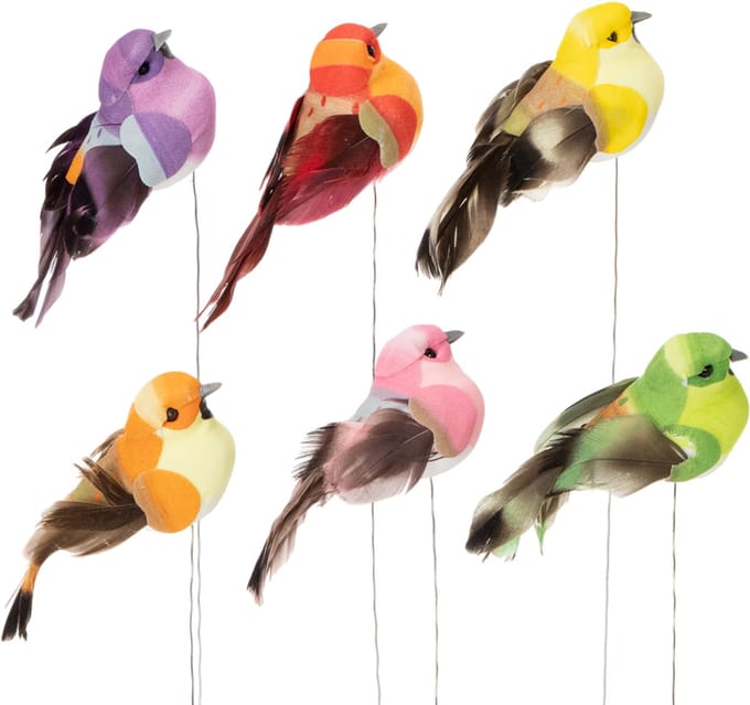 Kunstmatige vogel met draad om mee te knutselen, kleurrijke decoratie