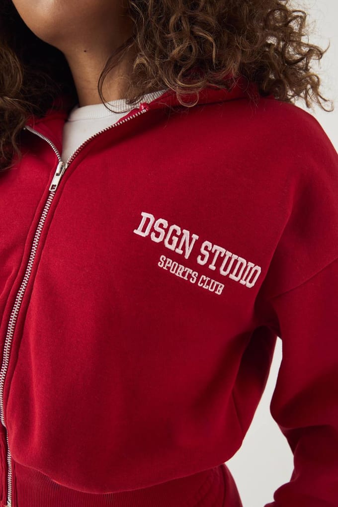 Dames Dsgn Studio Applique Boxy Crop Hoodie Met Rits | Red | Maat: 2XL
