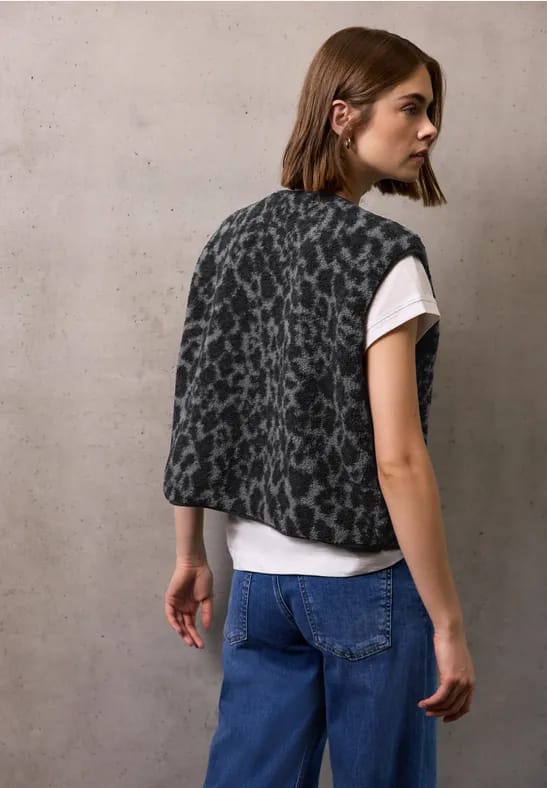 Teddy vest met leo patroon
