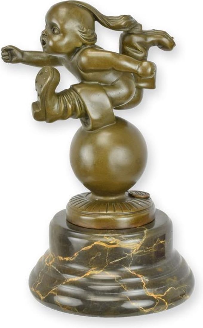 EEN BRONZEN BEELD VAN DUIMPJE