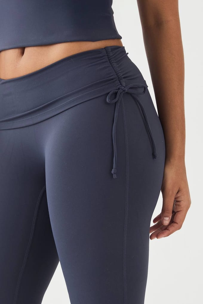 Dames DSGN Studio Ultra Sculpt Geplooid Zijkant Uitlopende Legging | Midnight Blue | Maat: Medium