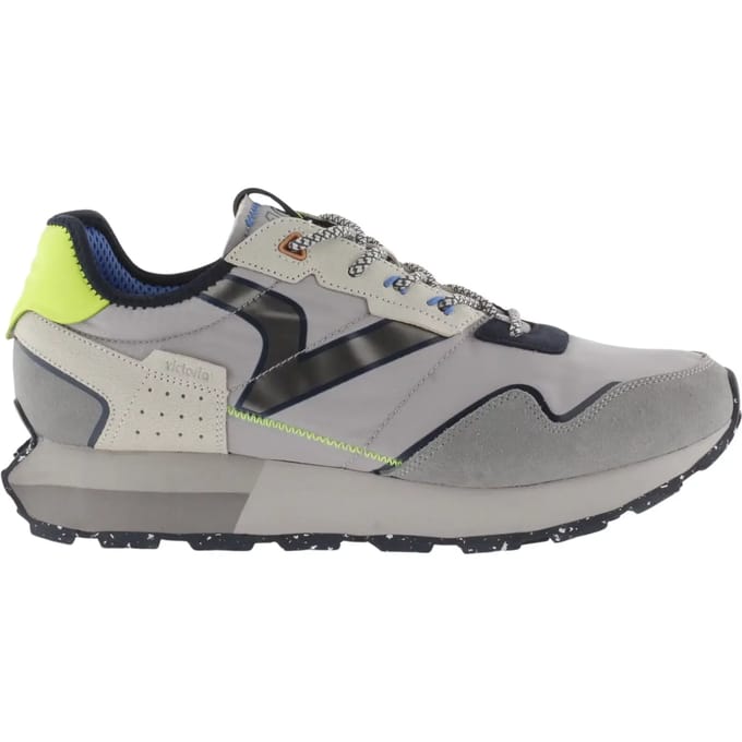 Trainers Victoria Wing
