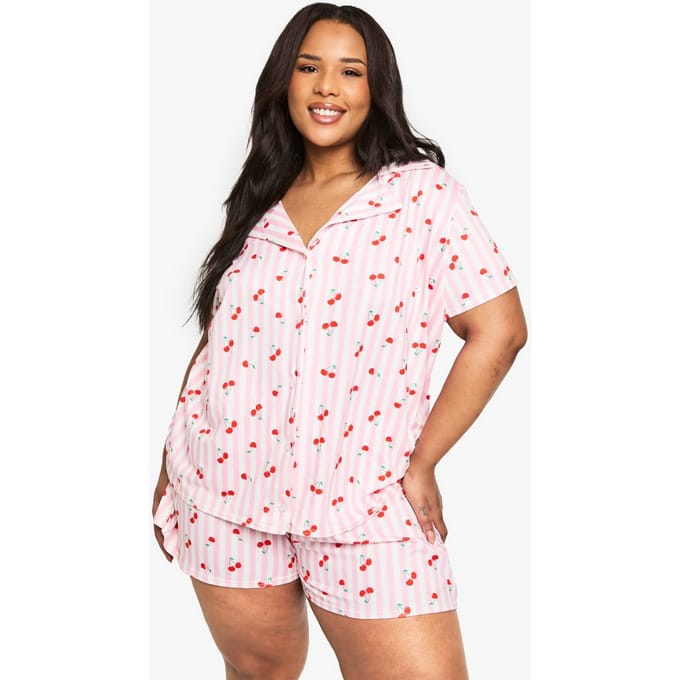 boohoo Dames PLUS CHERRY PRINT HEMD EN SHORTSET | Roze | Maat: 48