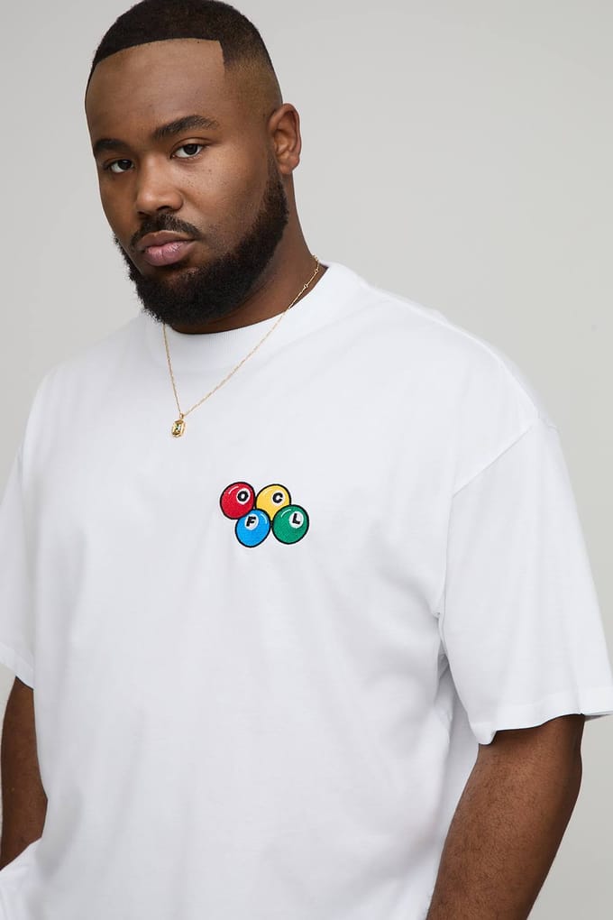 Plus Oversized Plus OFCL 8 Ball Geborduurd T-shirt in Wit | White | Size 2XL