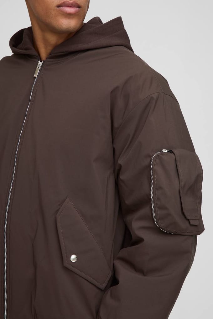 Bomberjack met capuchon in oversized pasvorm met PU-applique van nylon | Chocolate | Size XS