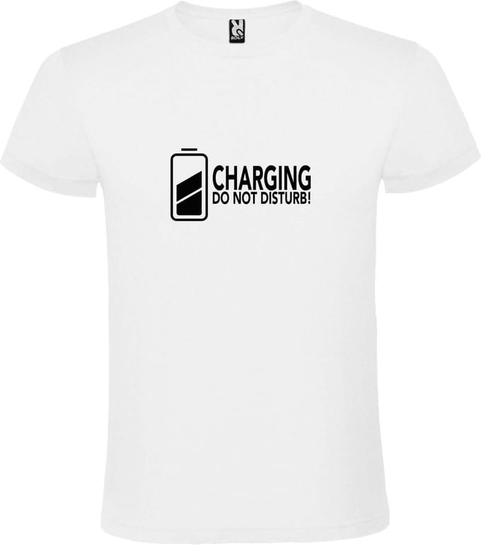 Wit T-Shirt met “ Charging / Do NOT Disturb “ afbeelding Zwart Size S