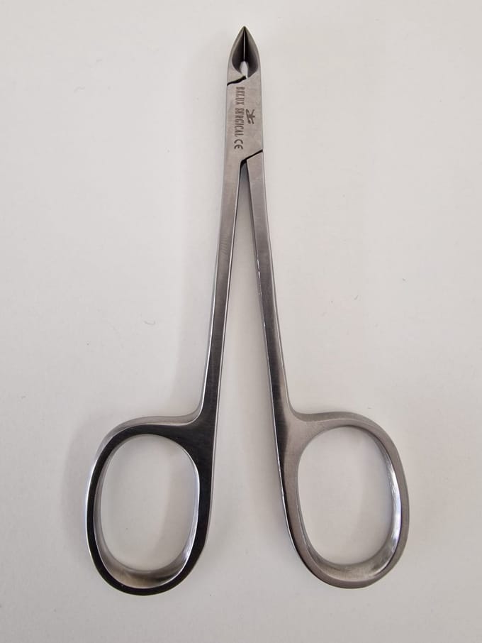 Belux Surgical Instruments / Nagelriemschaartje 10.5cm