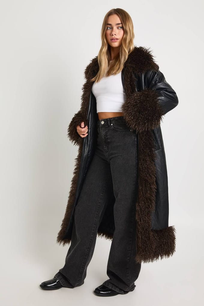 boohoo Dames Maxi-jas met nepbontaccenten en nepleer | Black | Maat: 8