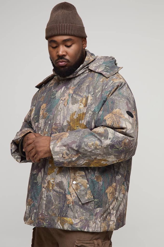 Plus oversized Forest Camo pufferjas met capuchon en trechterhals | Size 2XL