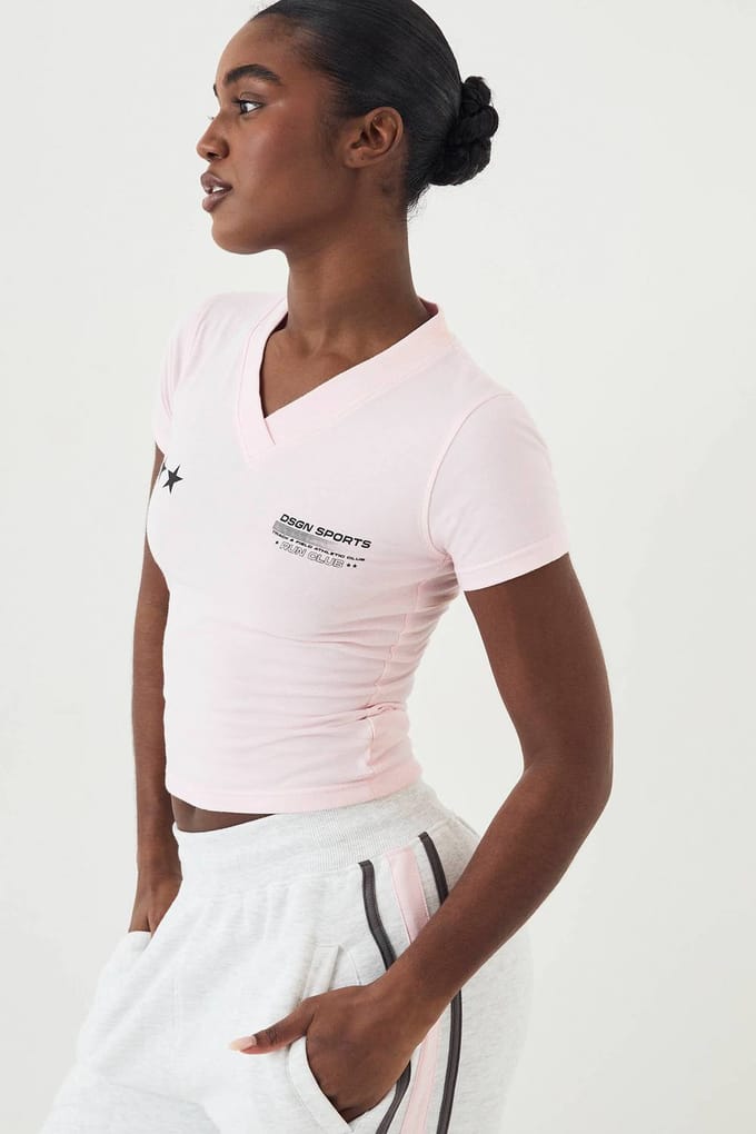 Dames DSGN Studio Sport V-Hals Getailleerd T-Shirt | Marshmallow Pink | Maat: XS