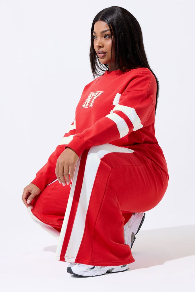 Limited Collection Rode Joggingbroek Met Streep En Wijde Pijpen Size 48