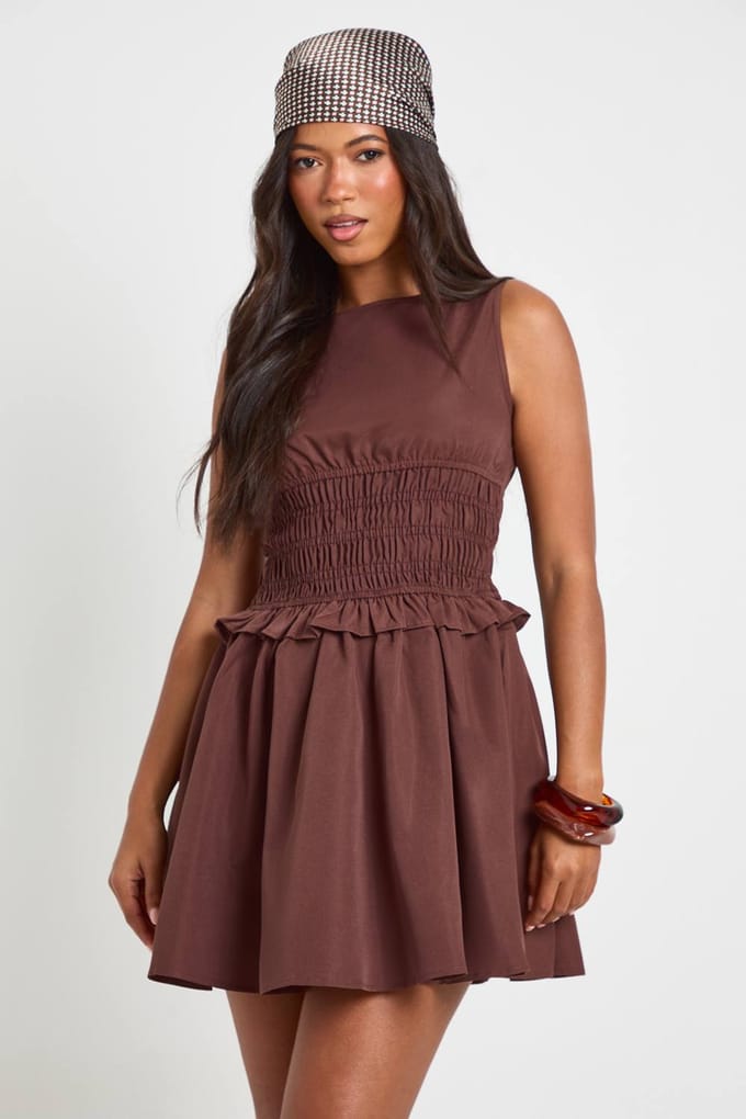 boohoo Dames Mouwloze Mini-jurk Met Gerimpelde Taille | Chocoladebruin | Maat: 38