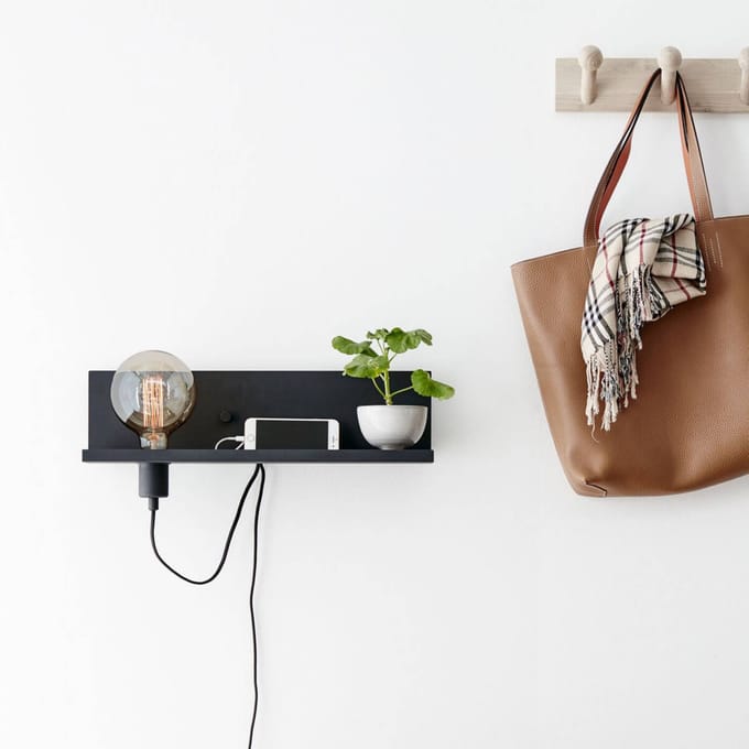 Markslöjd Multi wandlamp, zwart, strijkijzer, USB-oplaadaansluiting