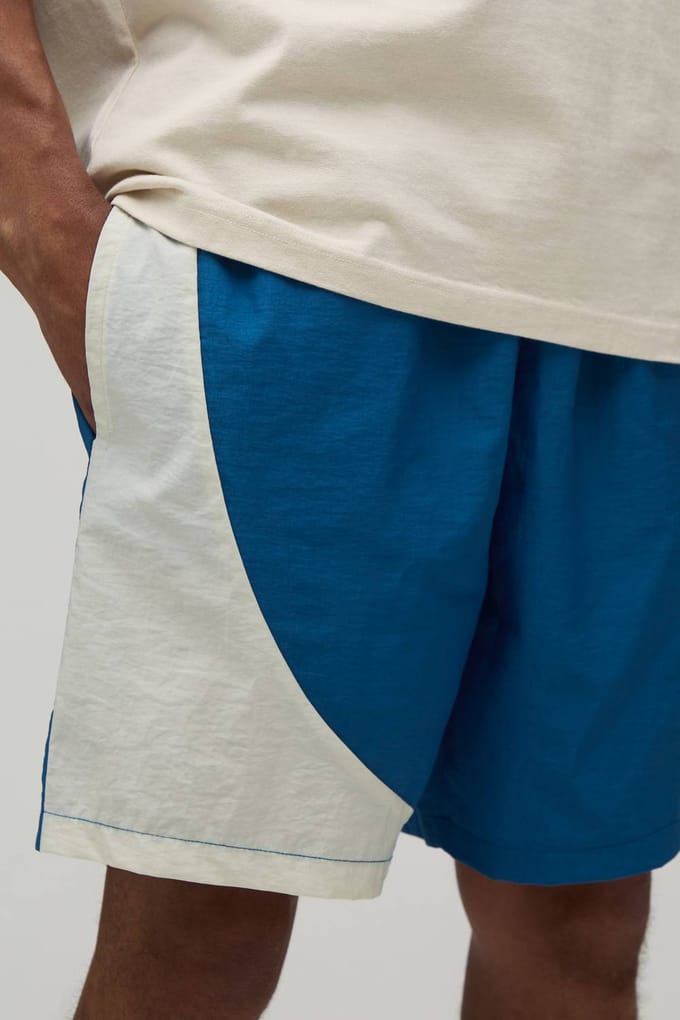 Ontspannen Pasvorm Gebogen Paneel Middellange Nylon Shorts | Blue | Size Medium